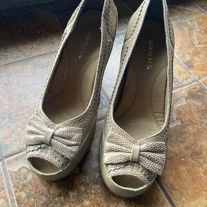 AEROSOLES Tan Heels